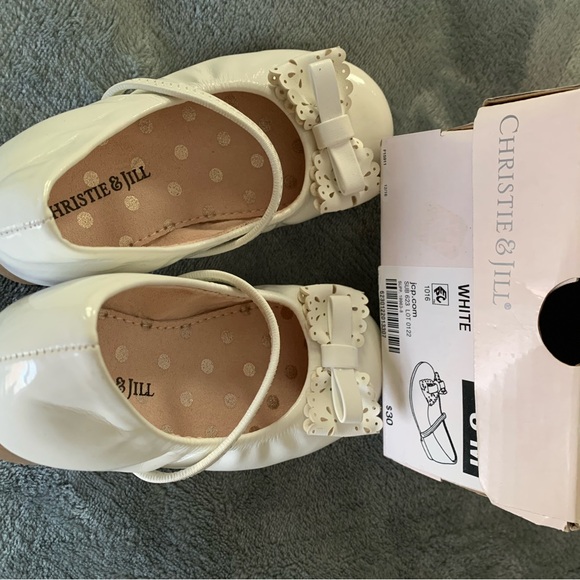 Christie and Jill white toddler girl shoes size 8. New in box, never worn. - Picture 4 of 5